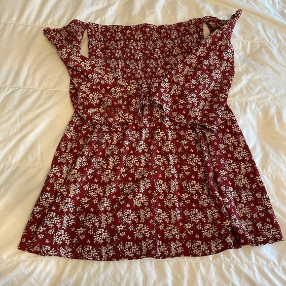 Adorable off the shoulder dress with scrunch top - Size medium - Picture 2 of 3
